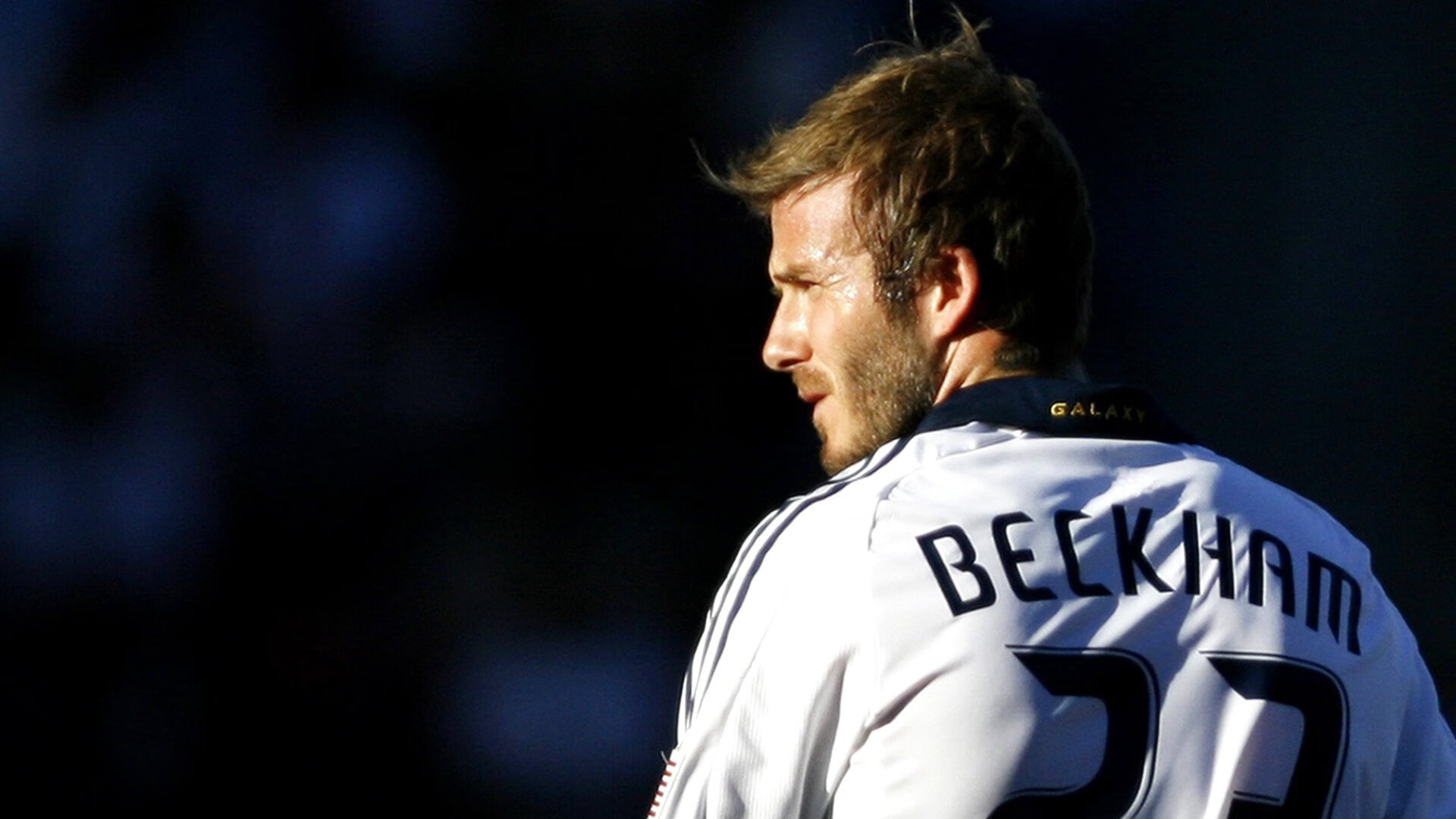 战术调整首场状态出色，公牛观众沸腾！，阿扎伦卡重返赛场引发球迷热议